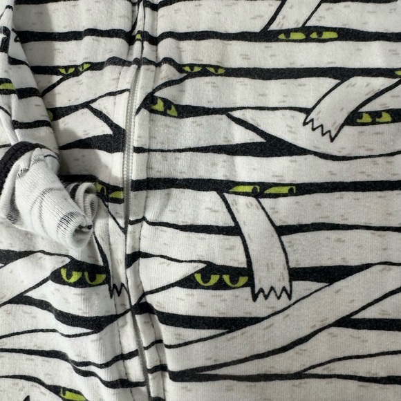 Old Navy Halloween Mummy Print Footie - Picture 2 of 3